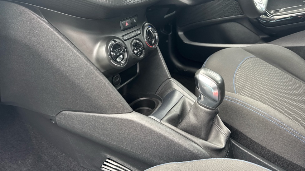 Peugeot 208 1.2 PureTech 82 Signature 5dr [Start Stop] Petrol Hatchback - Image 13