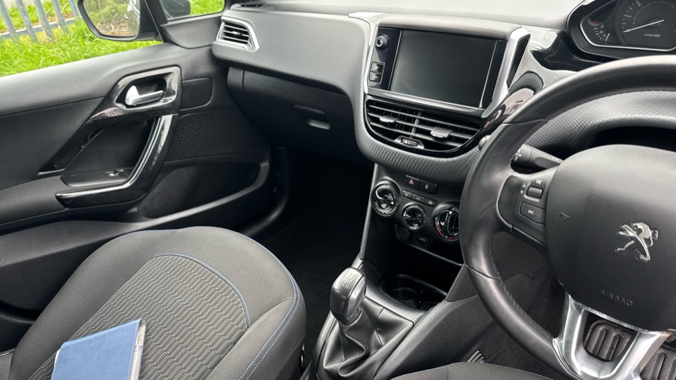 Peugeot 208 1.2 PureTech 82 Signature 5dr [Start Stop] Petrol Hatchback - Image 14