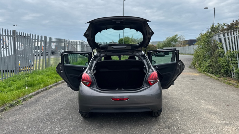 Peugeot 208 1.2 PureTech 82 Signature 5dr [Start Stop] Petrol Hatchback - Image 21