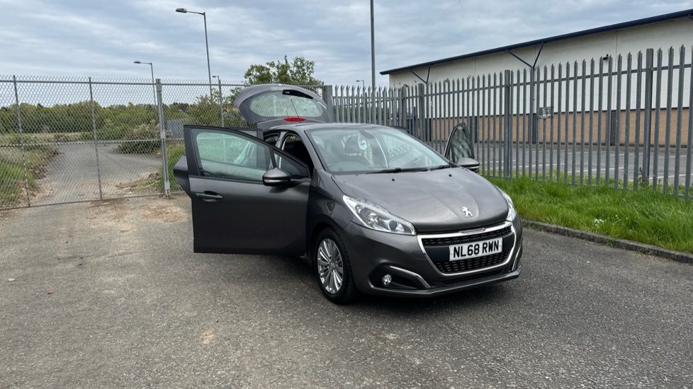 Peugeot 208 1.2 PureTech 82 Signature 5dr [Start Stop] Petrol Hatchback - Image 24
