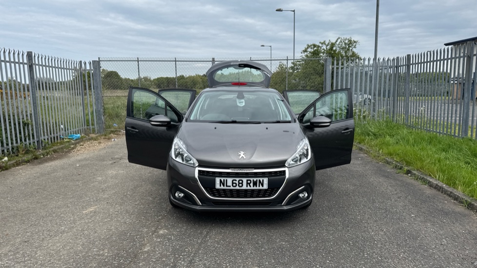 Peugeot 208 1.2 PureTech 82 Signature 5dr [Start Stop] Petrol Hatchback - Image 25