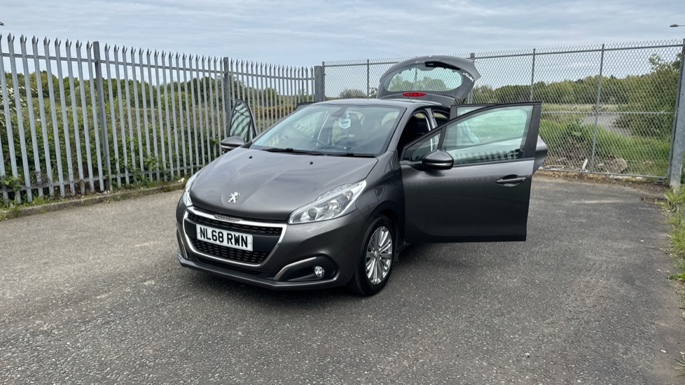 Peugeot 208 1.2 PureTech 82 Signature 5dr [Start Stop] Petrol Hatchback - Image 26