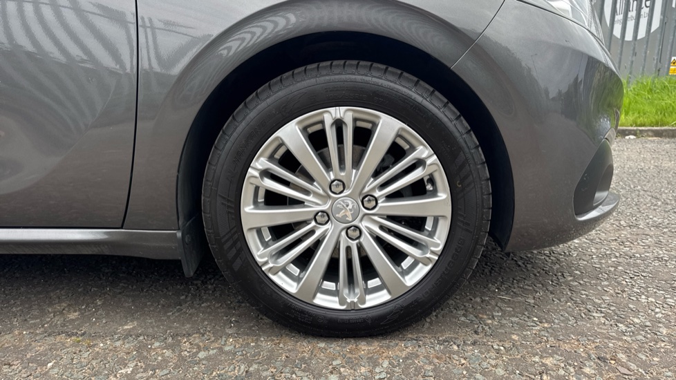 Peugeot 208 1.2 PureTech 82 Signature 5dr [Start Stop] Petrol Hatchback - Image 30
