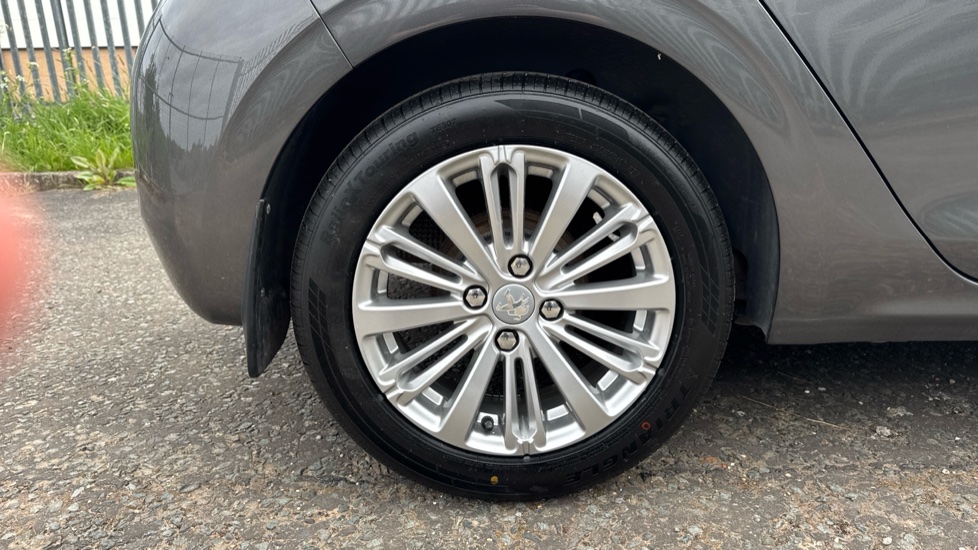 Peugeot 208 1.2 PureTech 82 Signature 5dr [Start Stop] Petrol Hatchback - Image 31