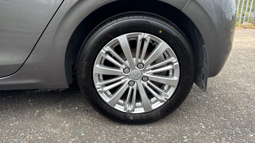 Peugeot 208 1.2 PureTech 82 Signature 5dr [Start Stop] Petrol Hatchback - Image 32
