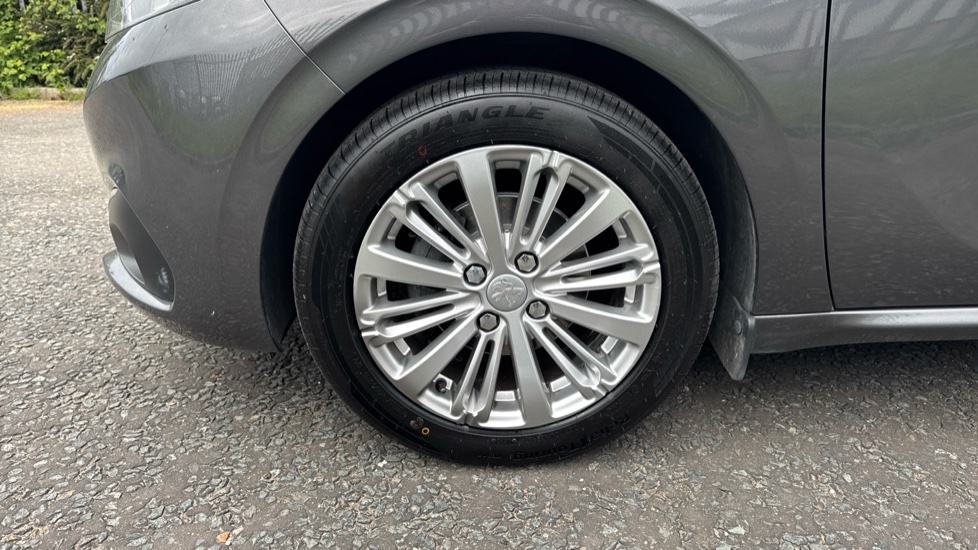 Peugeot 208 1.2 PureTech 82 Signature 5dr [Start Stop] Petrol Hatchback - Image 33