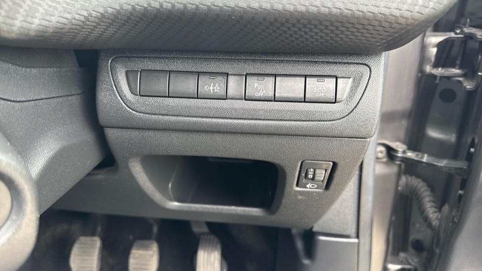 Peugeot 208 1.2 PureTech 82 Signature 5dr [Start Stop] Petrol Hatchback - Image 36