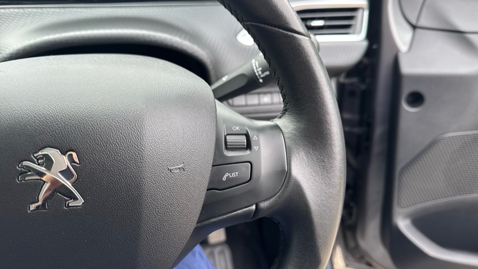 Peugeot 208 1.2 PureTech 82 Signature 5dr [Start Stop] Petrol Hatchback - Image 38