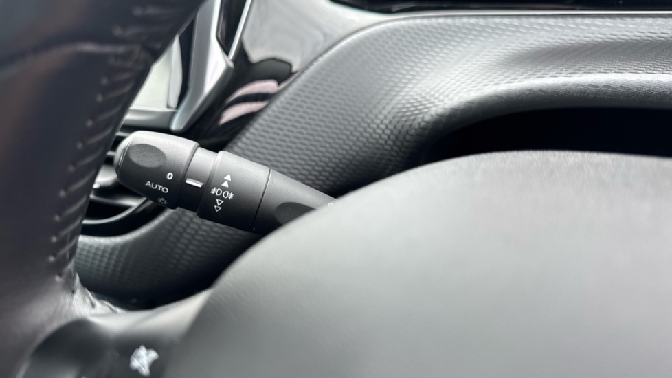 Peugeot 208 1.2 PureTech 82 Signature 5dr [Start Stop] Petrol Hatchback - Image 39