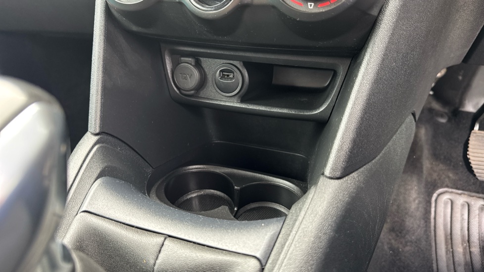 Peugeot 208 1.2 PureTech 82 Signature 5dr [Start Stop] Petrol Hatchback - Image 44