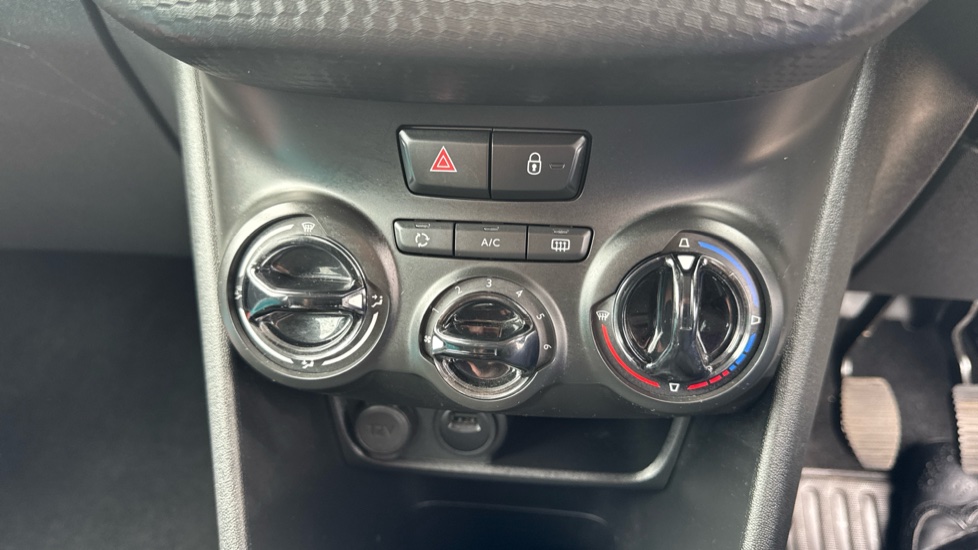 Peugeot 208 1.2 PureTech 82 Signature 5dr [Start Stop] Petrol Hatchback - Image 45