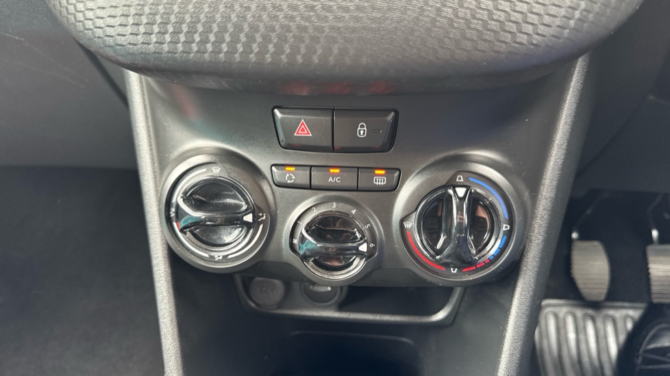 Peugeot 208 1.2 PureTech 82 Signature 5dr [Start Stop] Petrol Hatchback - Image 47