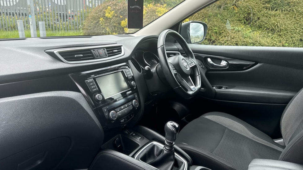 Nissan Qashqai 1.5 dCi 115 Acenta Premium 5dr Diesel Hatchback - Image 9