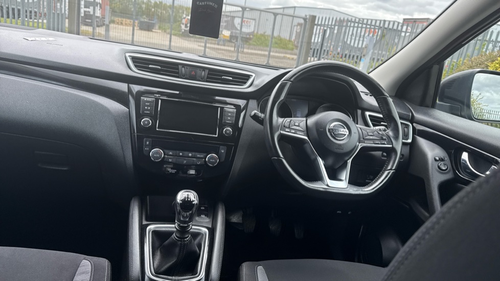 Nissan Qashqai 1.5 dCi 115 Acenta Premium 5dr Diesel Hatchback - Image 10