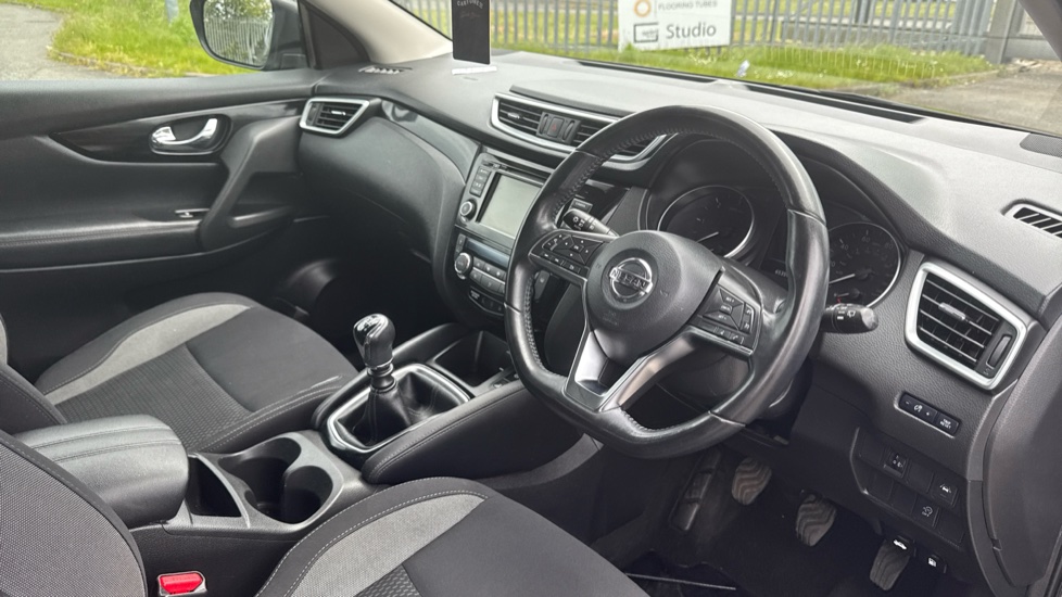 Nissan Qashqai 1.5 dCi 115 Acenta Premium 5dr Diesel Hatchback - Image 11