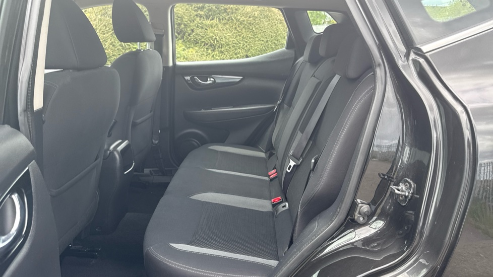 Nissan Qashqai 1.5 dCi 115 Acenta Premium 5dr Diesel Hatchback - Image 16