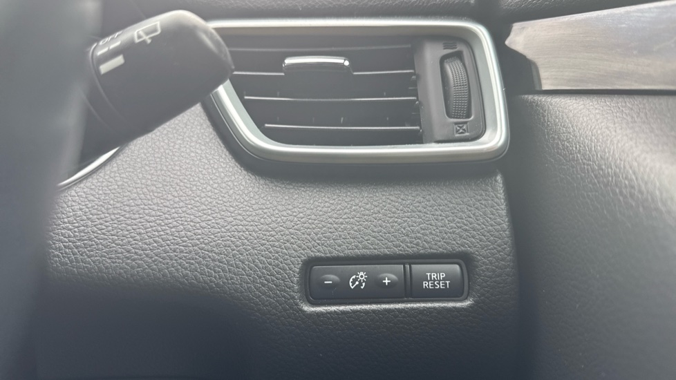 Nissan Qashqai 1.5 dCi 115 Acenta Premium 5dr Diesel Hatchback - Image 23