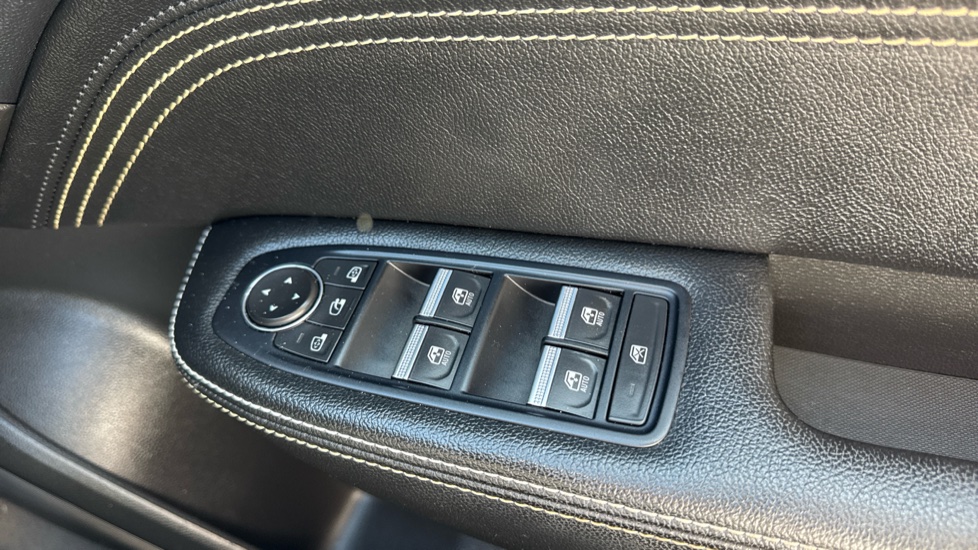 Renault Arkana 1.6 E-Tech full hybrid 145 Engineered 5dr Auto Hybrid Estate - Image 26