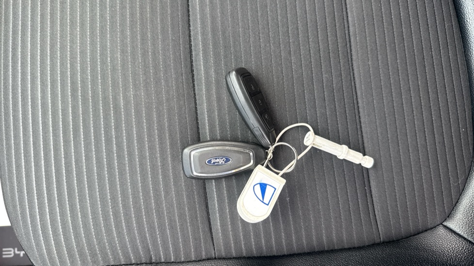 Ford Kuga 1.5 EcoBoost 150 Titanium Edition 5dr Petrol Estate - Image 20