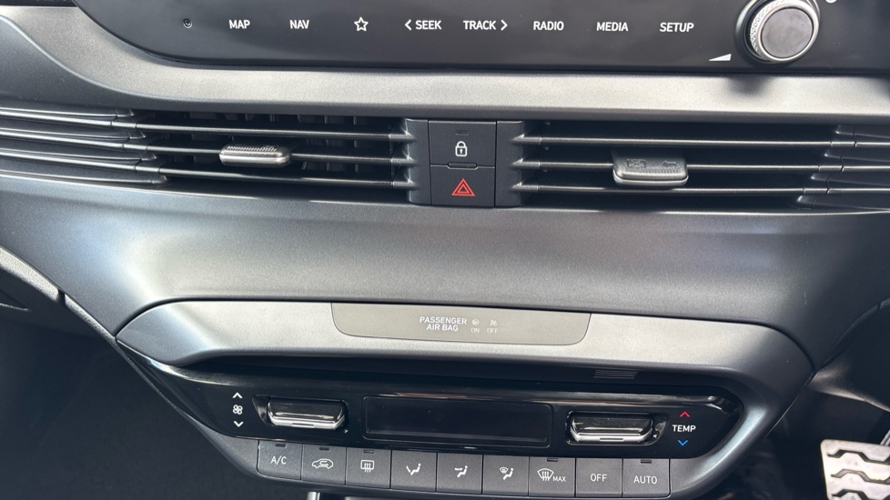 Hyundai BAYON 1.0 TGDi 48V MHEV Premium 5dr DCT Petrol Hatchback - Image 30