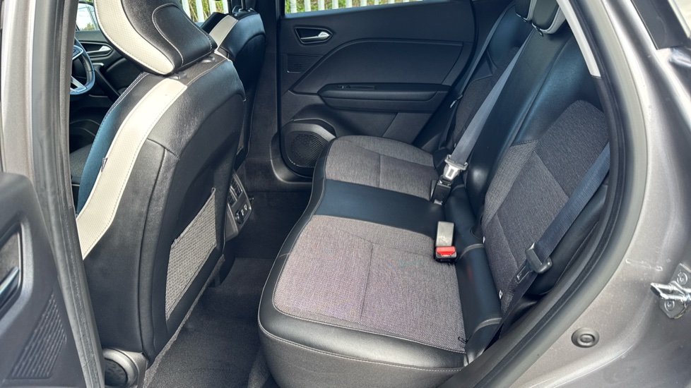 Renault Captur 1.6 E-Tech full hybrid 145 Techno 5dr Auto Hybrid Hatchback - Image 16