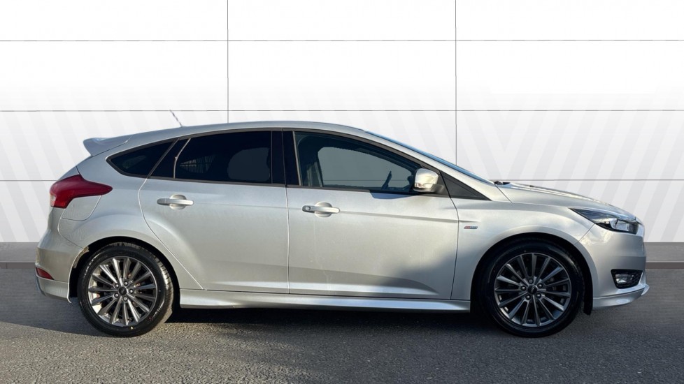 Ford Focus 1.0 EcoBoost 140 ST-Line Navigation 5dr Petrol Hatchback - Image 5