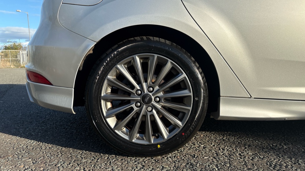 Ford Focus 1.0 EcoBoost 140 ST-Line Navigation 5dr Petrol Hatchback - Image 7