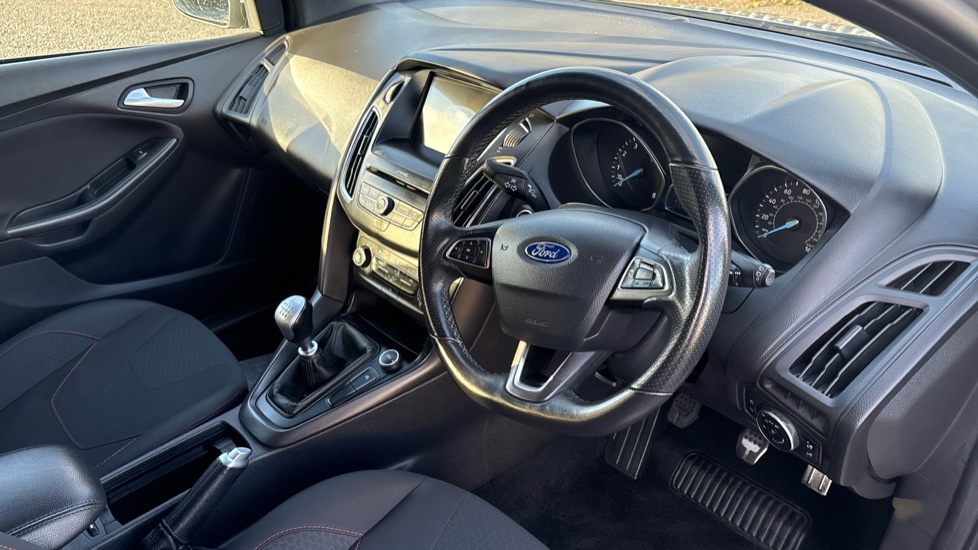 Ford Focus 1.0 EcoBoost 140 ST-Line Navigation 5dr Petrol Hatchback - Image 11