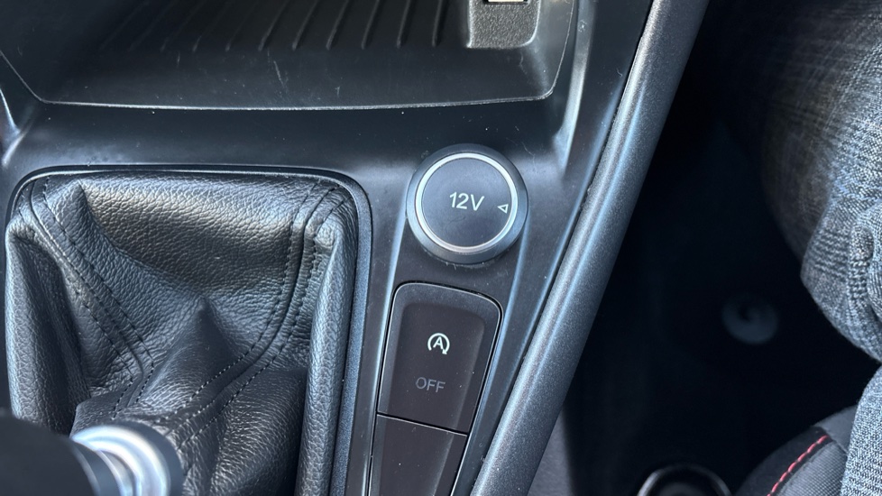 Ford Focus 1.0 EcoBoost 140 ST-Line Navigation 5dr Petrol Hatchback - Image 25