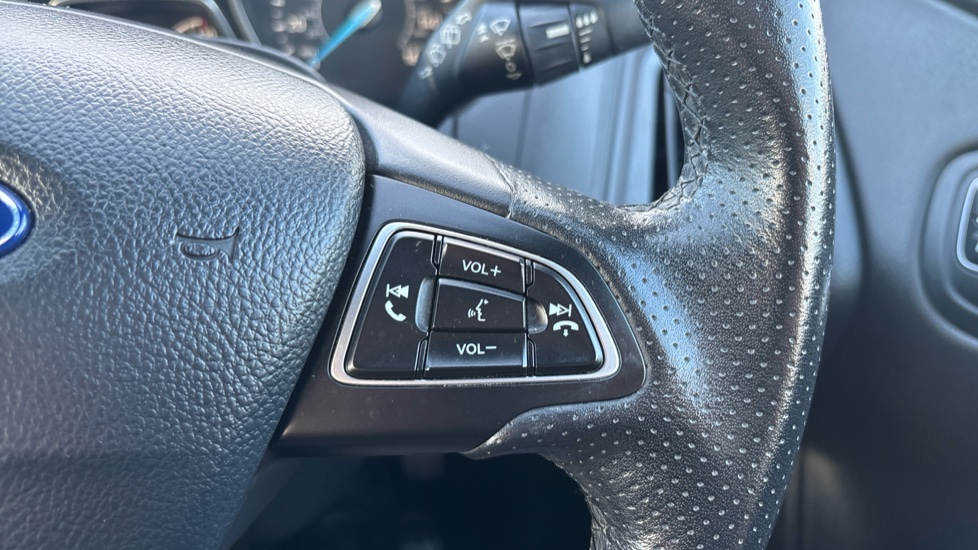 Ford Focus 1.0 EcoBoost 140 ST-Line Navigation 5dr Petrol Hatchback - Image 28