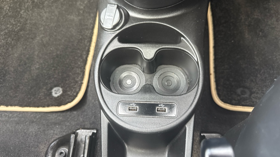 Fiat 500 1.0 Mild Hybrid 3dr Petrol Hatchback - Image 33