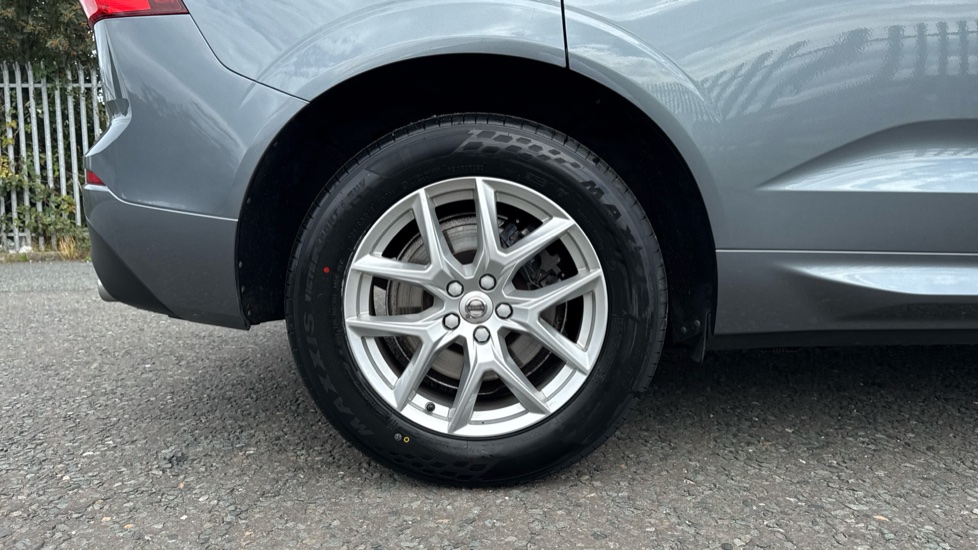 Volvo XC60 2.0 D4 Momentum 5dr Geartronic Diesel Estate - Image 7