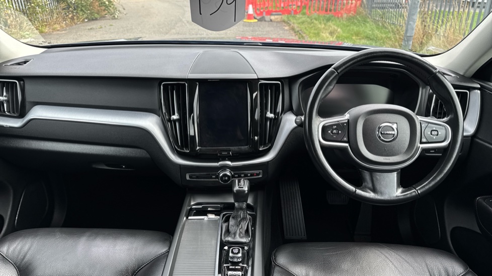 Volvo XC60 2.0 D4 Momentum 5dr Geartronic Diesel Estate - Image 10
