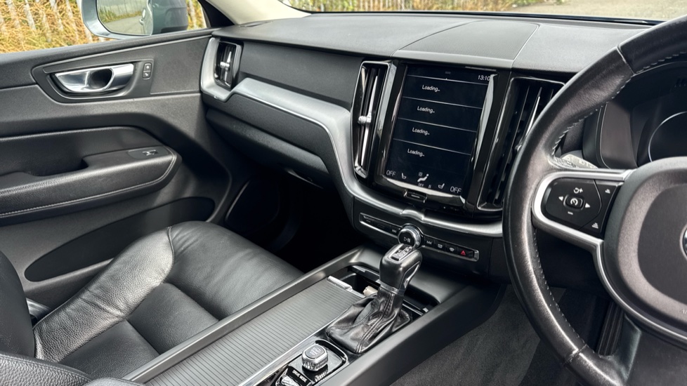 Volvo XC60 2.0 D4 Momentum 5dr Geartronic Diesel Estate - Image 14