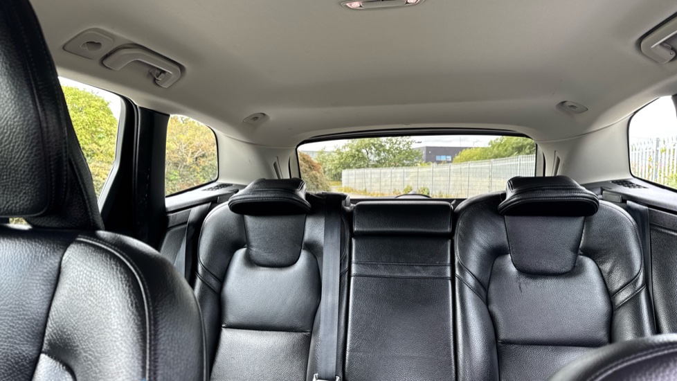 Volvo XC60 2.0 D4 Momentum 5dr Geartronic Diesel Estate - Image 15