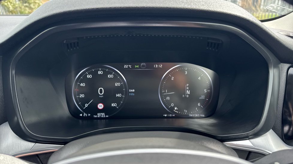 Volvo XC60 2.0 D4 Momentum 5dr Geartronic Diesel Estate - Image 18