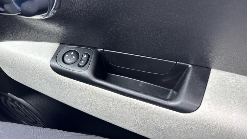 Fiat 500 1.0 Mild Hybrid Dolcevita [Part Leather] 3dr Petrol Hatchback - Image 26