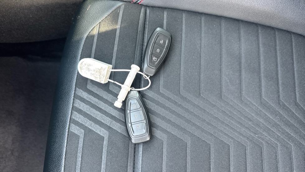 Ford Puma 1.0 EcoBoost Hybrid mHEV ST-Line X 5dr DCT Petrol Hatchback - Image 19