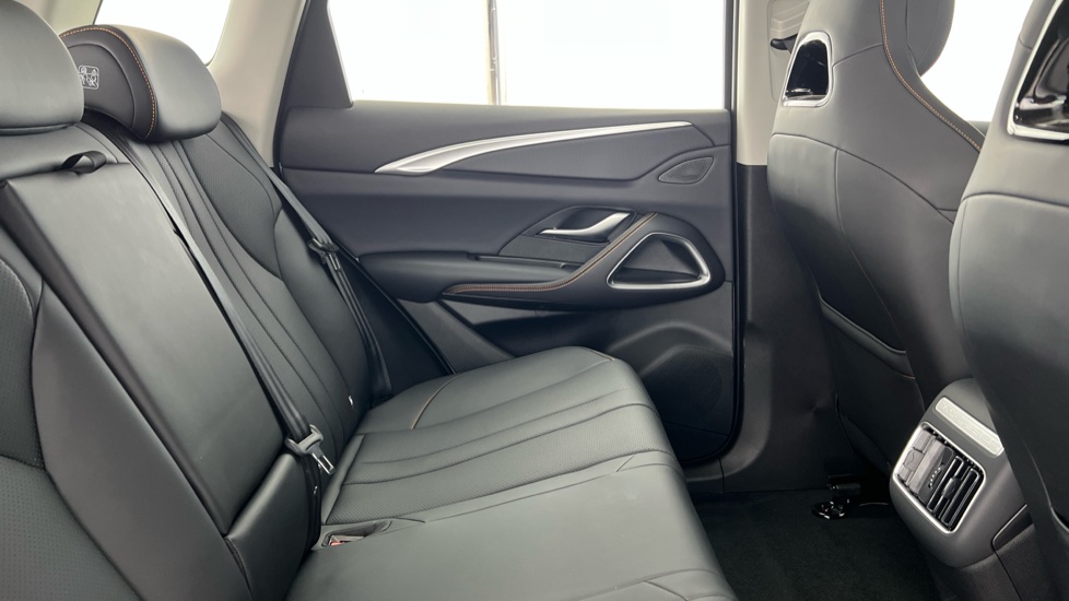 BYD Sealion 5 1.5 DM-i Design 5dr Auto Estate - Image 12