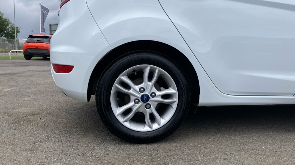 Ford Fiesta 1.25 82 Zetec 5dr Petrol Hatchback - Image 7