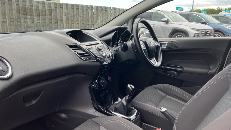 Ford Fiesta 1.25 82 Zetec 5dr Petrol Hatchback - Image 9