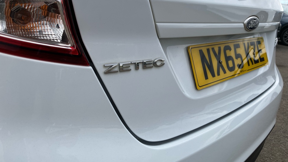 Ford Fiesta 1.25 82 Zetec 5dr Petrol Hatchback - Image 29