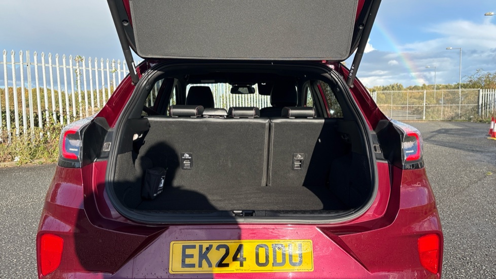 Ford Puma 1.0 EcoBoost Hybrid mHEV Vivid Ruby Ed 5dr DCT Petrol Hatchback - Image 4