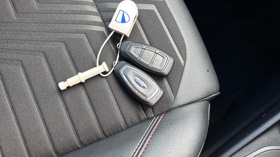 Ford Puma 1.0 EcoBoost Hybrid mHEV Vivid Ruby Ed 5dr DCT Petrol Hatchback - Image 20