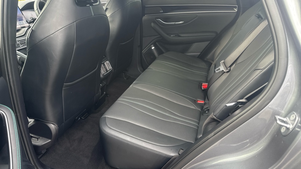 BYD Seal U 1.5 DM-i Comfort 5dr Auto Estate - Image 16
