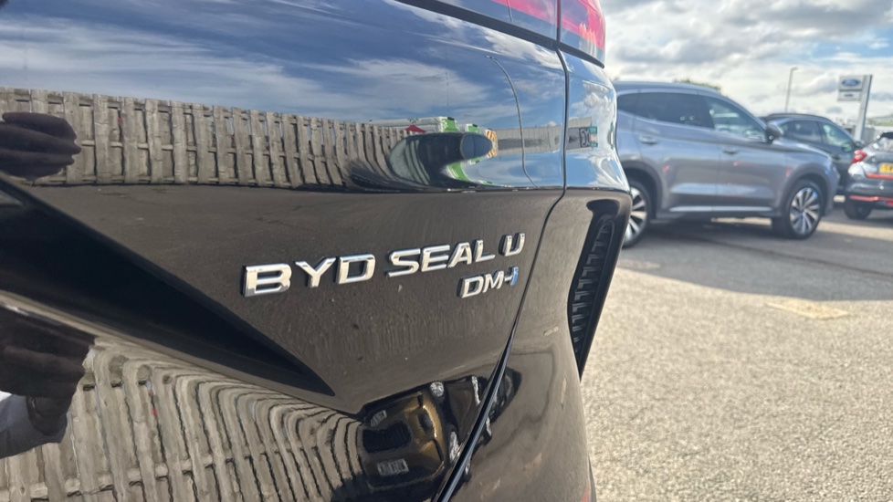 BYD Seal U 1.5 DM-i Comfort 5dr Auto Estate - Image 8