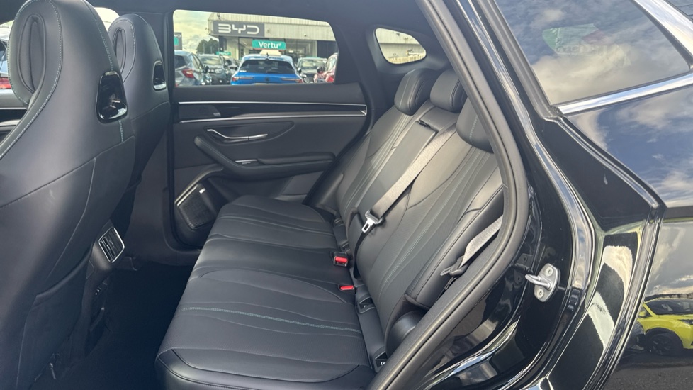BYD Seal U 1.5 DM-i Comfort 5dr Auto Estate - Image 16