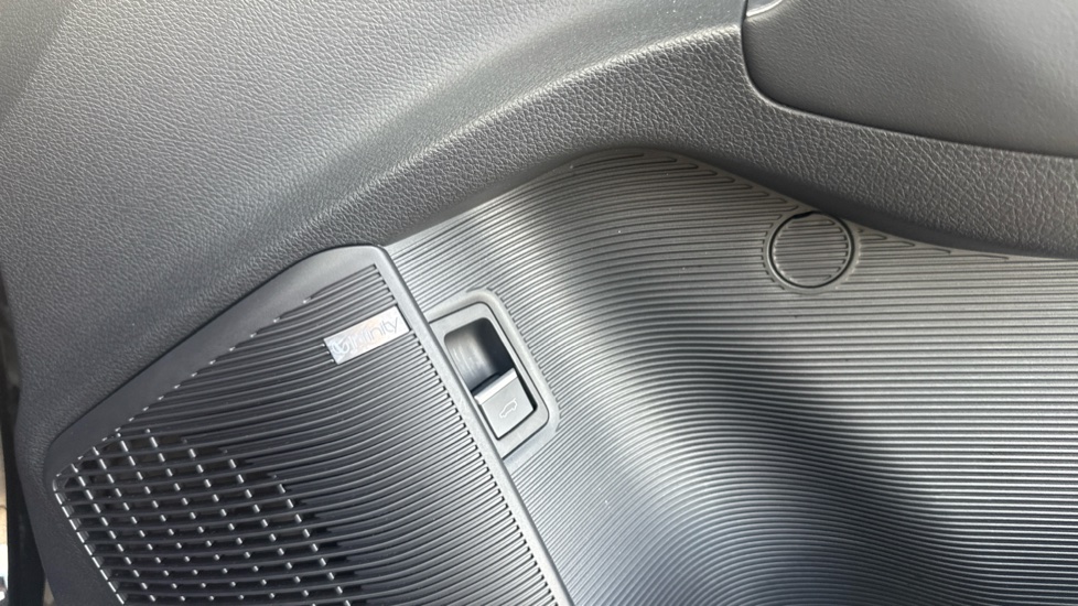 BYD Seal U 1.5 DM-i Comfort 5dr Auto Estate - Image 24