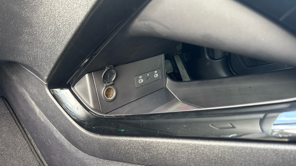 BYD Seal U 1.5 DM-i Comfort 5dr Auto Estate - Image 33