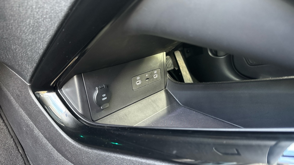 BYD Seal U 1.5 DM-i Comfort 5dr Auto Estate - Image 33